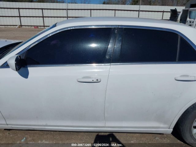 2C3CCAAG8EH211704 Chrysler 300