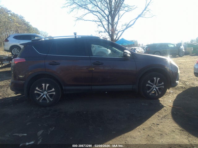 Toyota RAV4 LE 2018 2T3BFREV8JW811428 Image 13