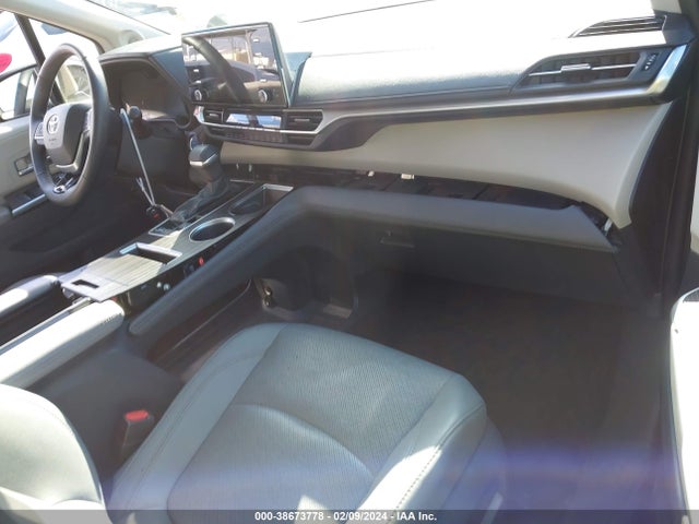 Toyota Sienna Limited 2021 5TDZRKEC2MS042801 Image 5