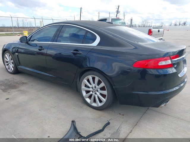 2011 JAGUAR XF SAJWA0HE2BMR83803 Photo 2