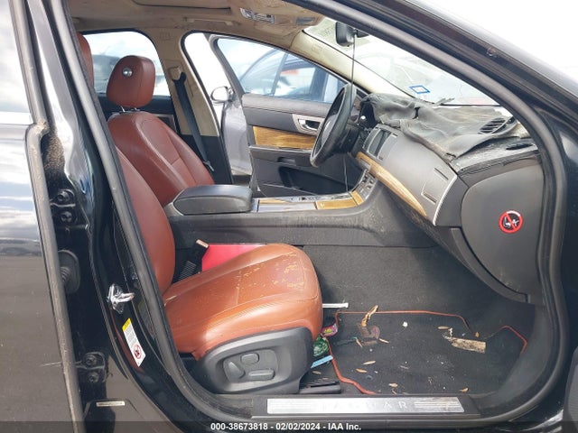 2011 JAGUAR XF SAJWA0HE2BMR83803 Photo 4