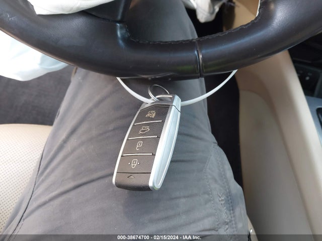 Genesis G80 3.8 2018 KMHGN4JE1JU235689 Image 11
