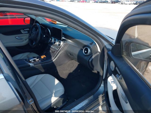 55SWF4JB2HU223605 Mercedes-Benz C 300 Luxury/sport