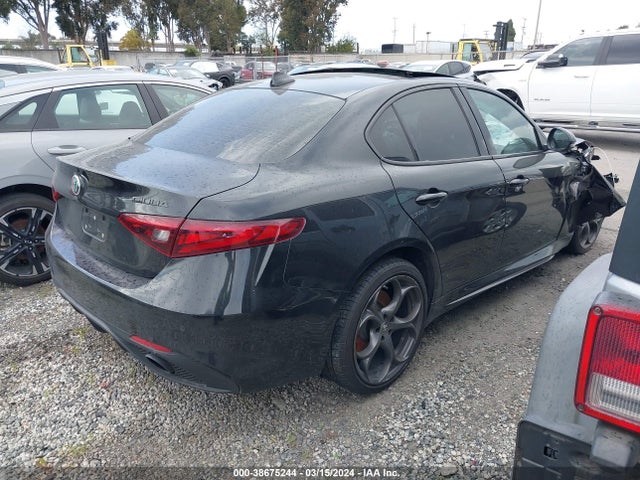 ZARFAMBN5K7603470 Alfa Romeo Giulia Ti Sport Carbon Rwd