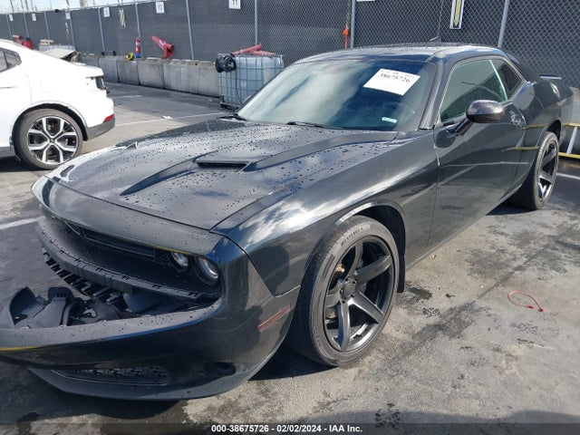 Dodge Challenger Sxt 2018 2C3CDZAG7JH305658 Image 2