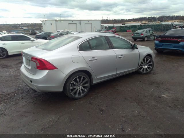 YV126MFB1F2302752 Volvo S60 T5 Premier