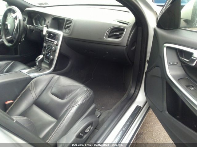 YV126MFB1F2302752 Volvo S60 T5 Premier