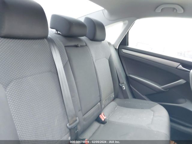 1VWAT7A34FC101074 Volkswagen Passat 1.8t S