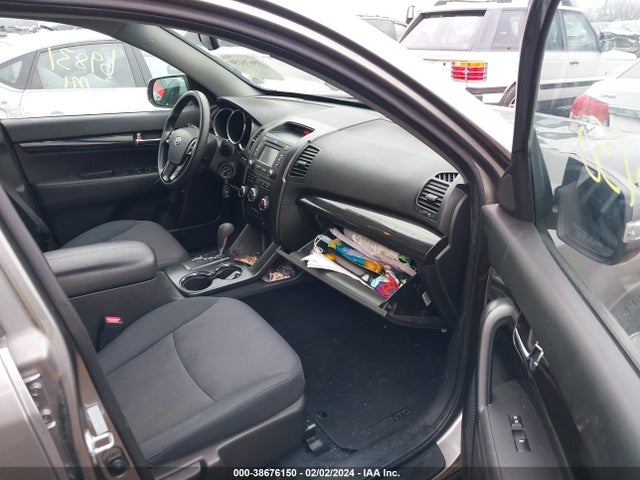 2013 KIA SORENTO LX VIN: 5XYKT3A64DG416718