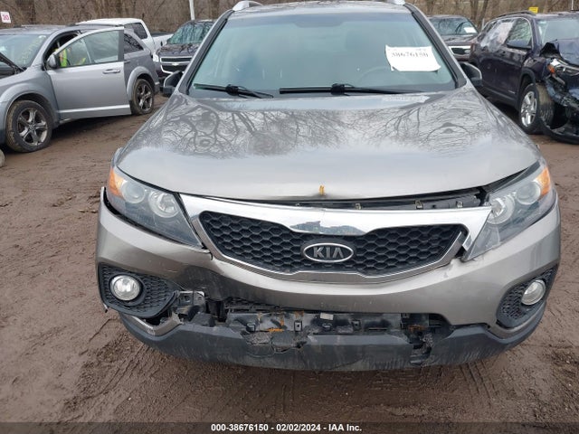 2013 KIA SORENTO LX VIN: 5XYKT3A64DG416718