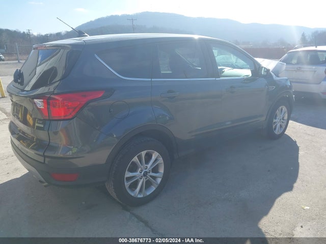 Ford ESCAPE SE 2019 1FMCU0GD5KUB32480 Image 4
