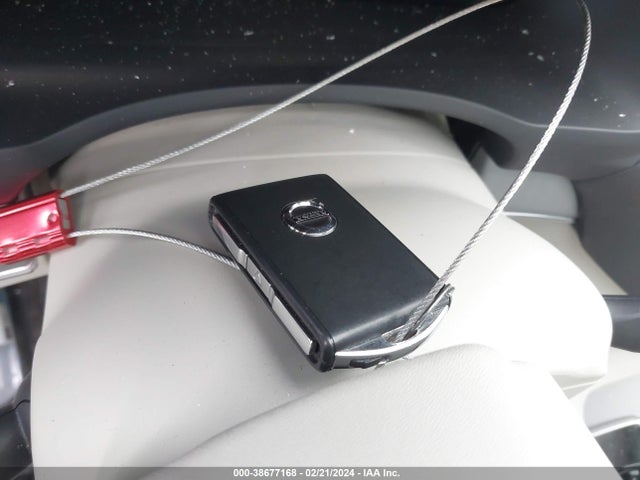 YV4L12PV7P1941454 Volvo Xc90 B5 Core