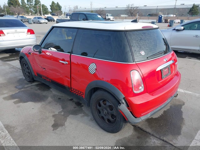 2005 MINI COOPER WMWRC33505TJ70899 Photo 2