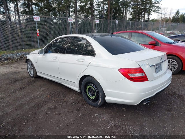 2012 MERCEDES-BENZ C 250 LUXURY/SPORT VIN: WDDGF4HB5CR228530