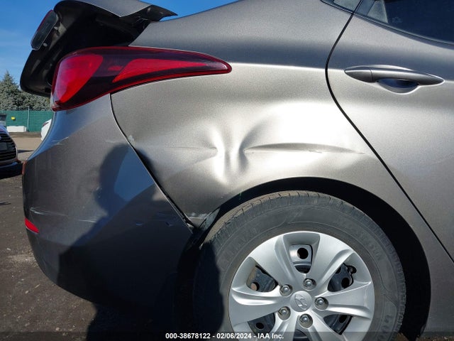 2016 HYUNDAI ELANTRA SE VIN: 5NPDH4AE4GH670594