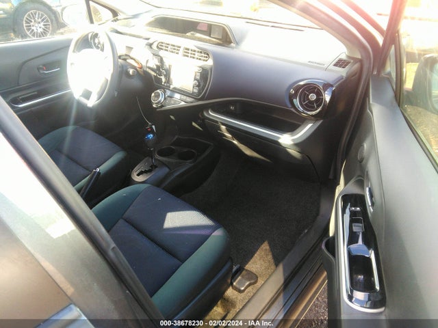 Toyota PRIUS C 2015 JTDKDTB3XF1086605 Image 18