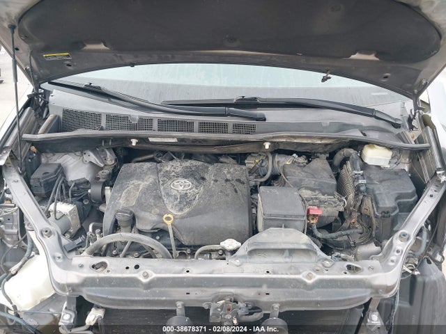 Toyota Sienna Le 8 Passenger 2018 5TDKZ3DC9JS944477 Image 10