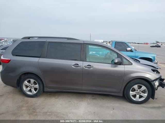 Toyota Sienna Le 8 Passenger 2018 5TDKZ3DC9JS944477 Image 13