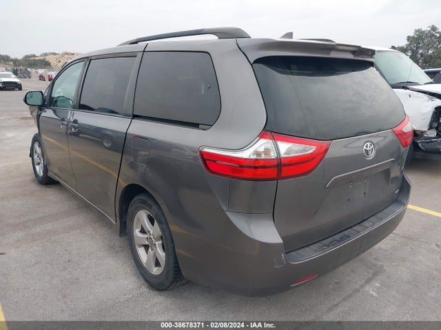 Toyota Sienna Le 8 Passenger 2018 5TDKZ3DC9JS944477 Image 3