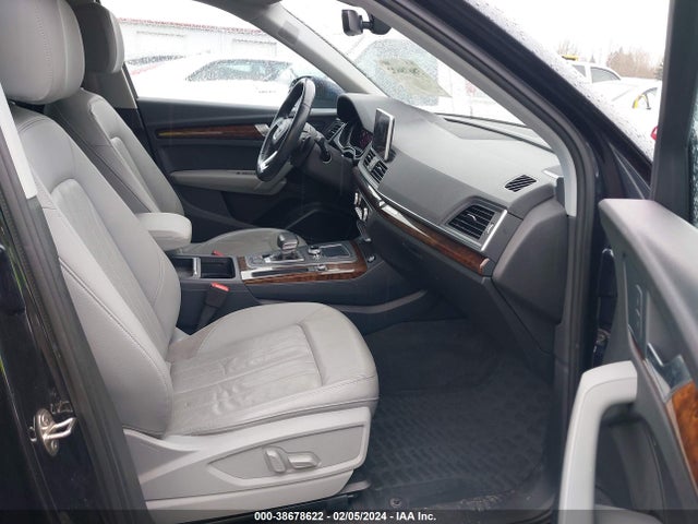 WA1BNAFY9J2064681 Audi Q5 2.0t Premium/2.0t Tech Premium