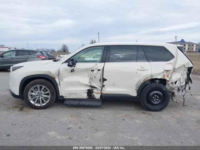 Toyota Grand Highlander Platinum 2024 5TDAAAB53RS011794 Image 14