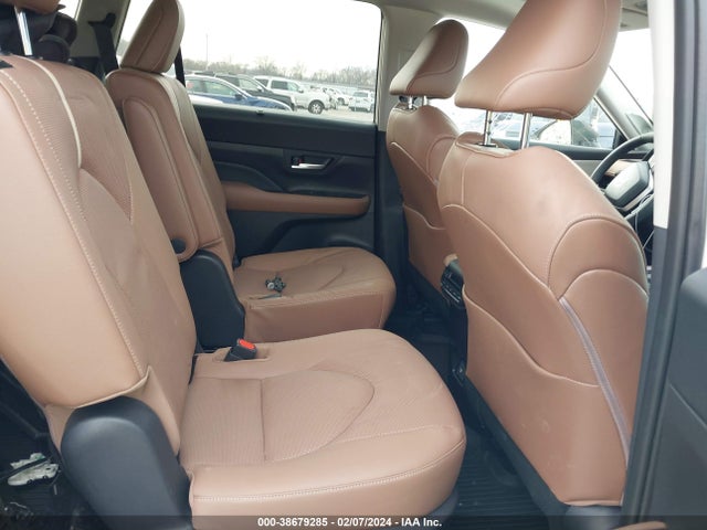 Toyota Grand Highlander Platinum 2024 5TDAAAB53RS011794 Image 8