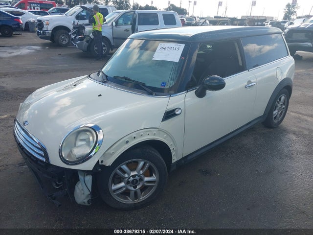 2013 MINI CLUBMAN WMWZF3C50DT490777 Photo 1