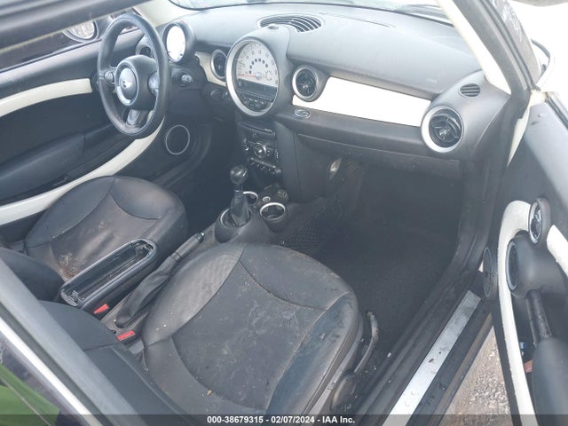 2013 MINI CLUBMAN WMWZF3C50DT490777 Photo 4
