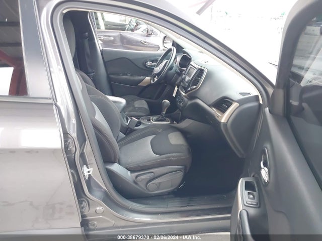 1C4PJLCB4JD542853 Jeep Cherokee Latitude Fwd
