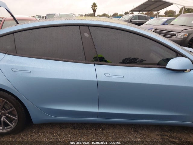Tesla Model 3 Long Range/mid Range 2018 5YJ3E1EA6JF157590 Image 13