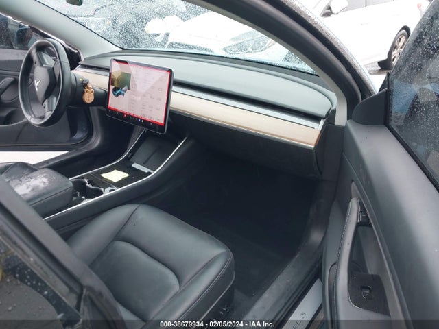 Tesla Model 3 Long Range/mid Range 2018 5YJ3E1EA6JF157590 Image 5