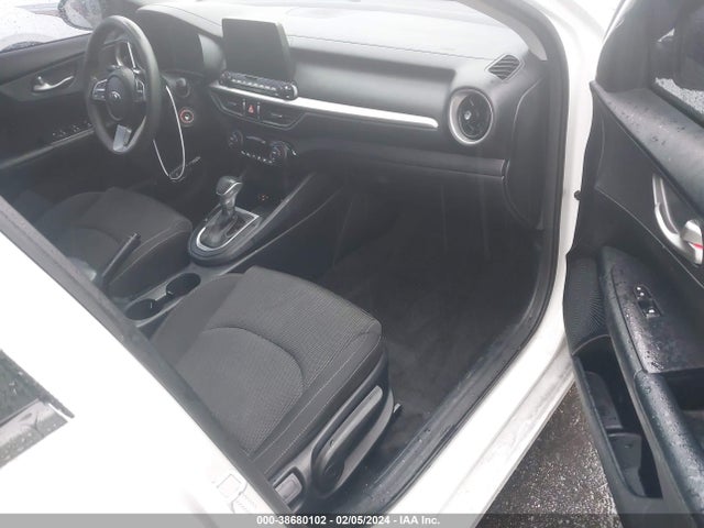 2019 KIA FORTE LXS VIN: 3KPF24AD4KE092883