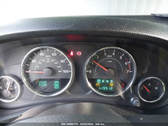 2011 JEEP WRANGLER UNLIMITED SAHARA VIN: 1J4BA5H15BL576324