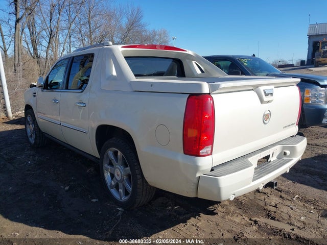 2013 CADILLAC ESCALADE EXT 3GYT4NEF4DG209734 Photo 2