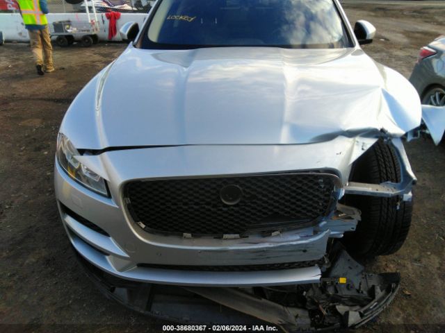 SADCJ2FX4JA299454 Jaguar F-pace 25t Premium