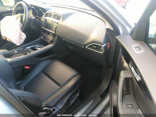 SADCJ2FX4JA299454 Jaguar F-pace 25t Premium