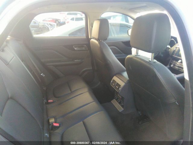 SADCJ2FX4JA299454 Jaguar F-pace 25t Premium