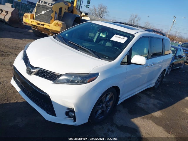 2018 TOYOTA SIENNA SE 8 PASSENGER VIN: 5TDXZ3DC8JS903988