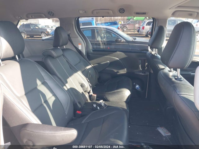 2018 TOYOTA SIENNA SE 8 PASSENGER VIN: 5TDXZ3DC8JS903988