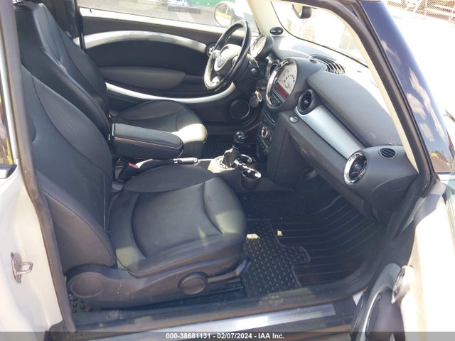 2011 MINI COOPER CLUBMAN WMWZF3C57BTY00677 Photo 4