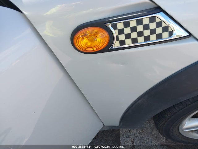 2011 MINI COOPER CLUBMAN WMWZF3C57BTY00677 Photo 5