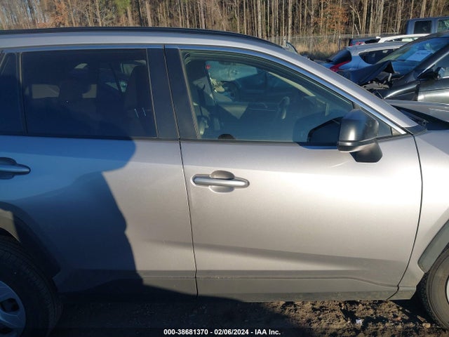 Toyota RAV4 LE 2019 JTMH1RFV0KD039836 Image 13