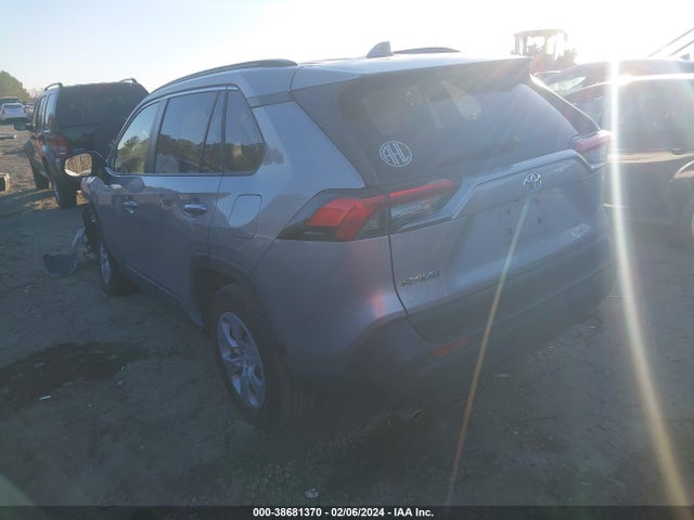 Toyota RAV4 LE 2019 JTMH1RFV0KD039836 Image 3