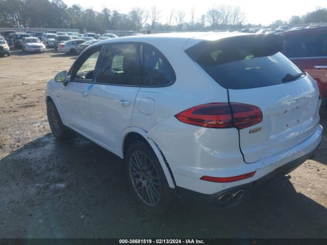 2018 PORSCHE CAYENNE E-HYBRID WP1AE2A24JLA72433 Photo 2