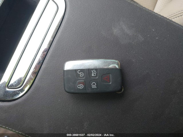 2016 JAGUAR XJ SAJWJ1CD6G8V99723 Photo 10