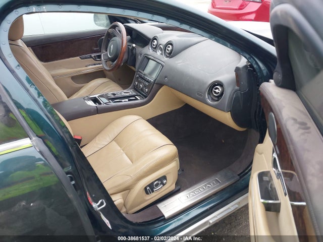 2016 JAGUAR XJ SAJWJ1CD6G8V99723 Photo 4