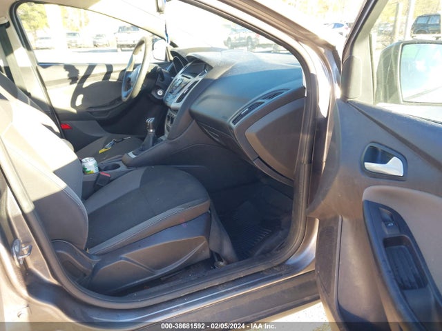 Ford FOCUS SE 2014 1FADP3F29EL365926 Image 5