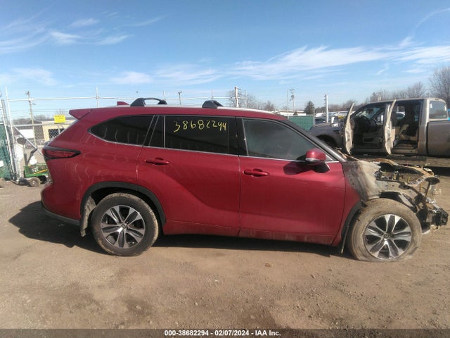 Toyota Highlander Xle 2022 5TDGZRBH3NS593658 Image 12