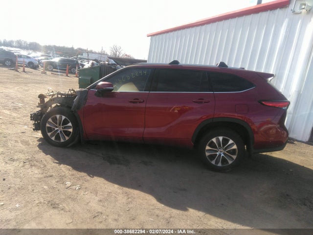 Toyota Highlander Xle 2022 5TDGZRBH3NS593658 Image 13