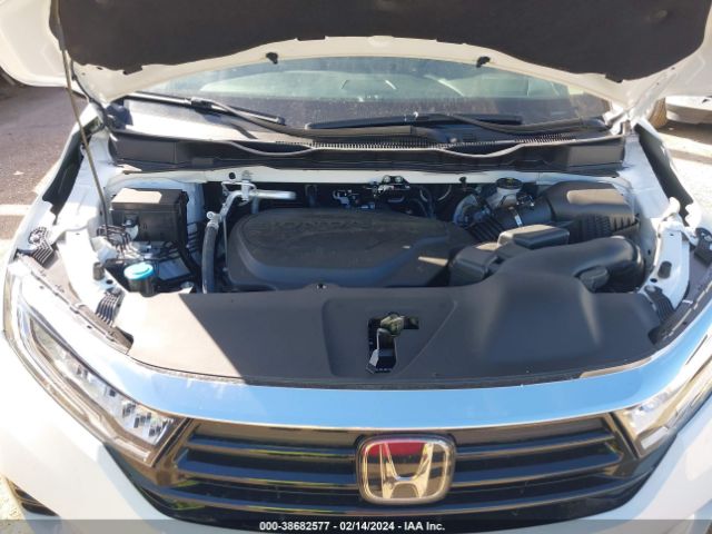 5FNRL6H98RB015025 Honda Odyssey Elite
